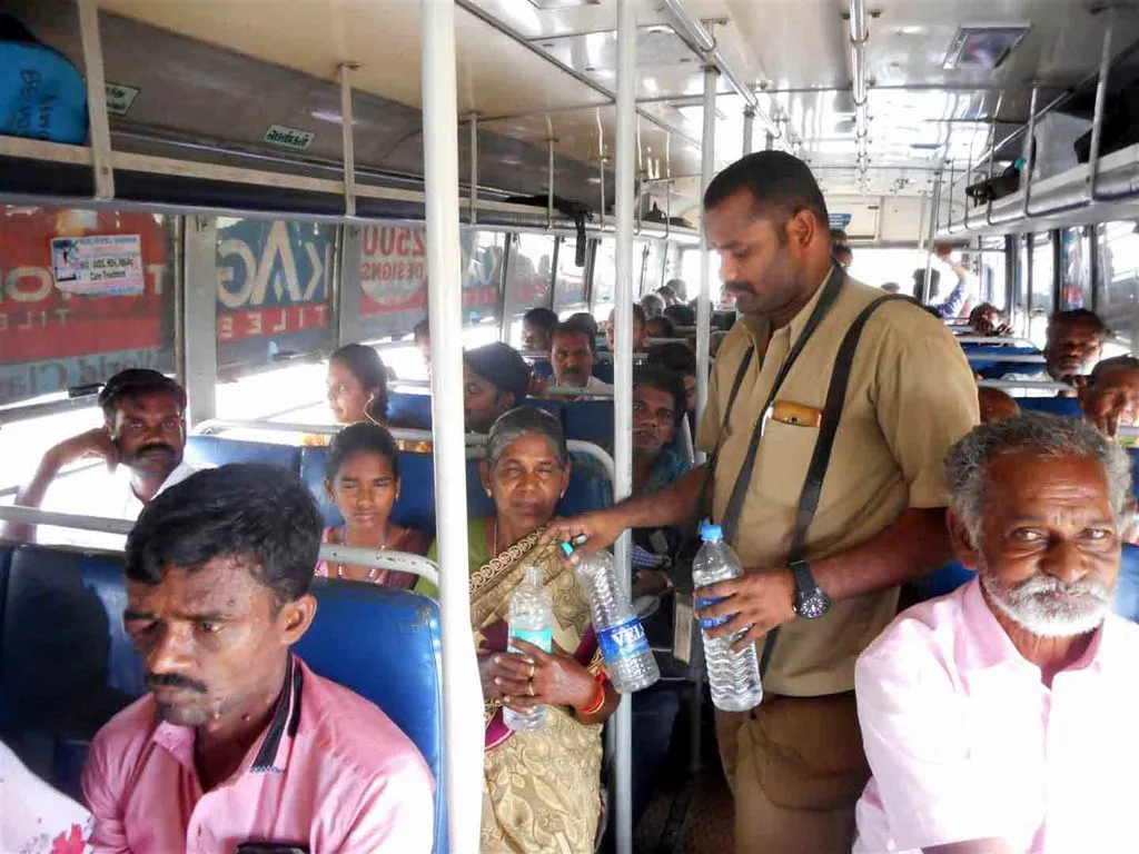  The state bus conductor are thirsty for passengers